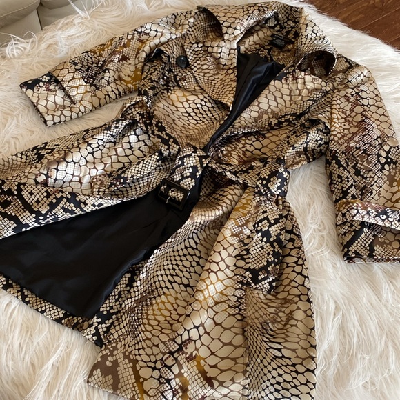 ROBERT LOUIS silky snake pattern jacket - Picture 10 of 16